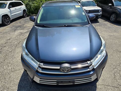 Used 2019 Toyota Highlander XLE FWD image 13