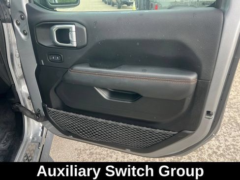 Used 2021 Jeep Gladiator Mojave w/ Dual Top Group AWD/4WD image 13