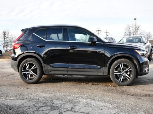 Certified 2025 Volvo XC40 B5 Core image 8