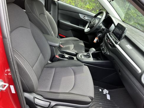 Used 2024 Kia Forte LXS w/ LXS Technology Package FWD image 23