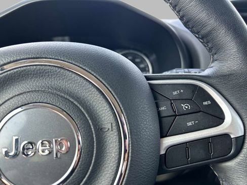 Certified 2023 Jeep Renegade Latitude w/ Premium Group AWD/4WD image 23