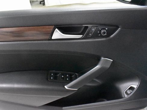 Used 2020 Volkswagen Passat 2.0T SEL image 19