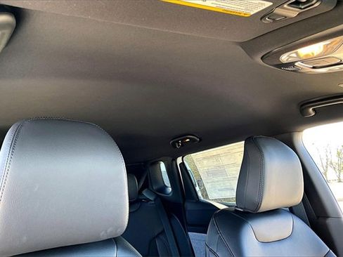 New 2026 Jeep Compass Latitude image 14