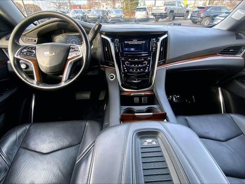 Used 2020 Cadillac Escalade Premium Luxury image 14