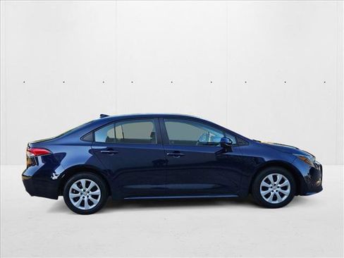 Used 2023 Toyota Corolla LE image 4