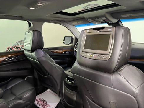 Used 2018 Cadillac Escalade Luxury w/ LPO, Radiant Package image 26