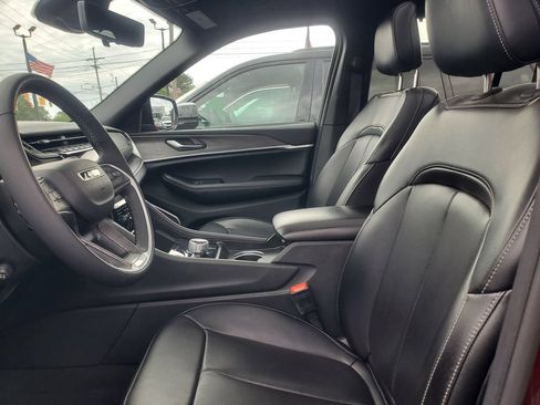 Used 2024 Jeep Grand Cherokee Limited w/ Luxury Tech Group II AWD/4WD image 6