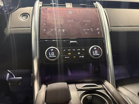 Used 2021 Land Rover Discovery S R-Dynamic image 13