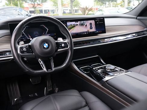 Used 2025 BMW 740i w/ Premium Package RWD image 32