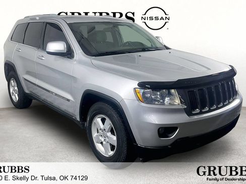 Used 2011 Jeep Grand Cherokee Laredo AWD/4WD image 1
