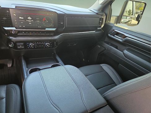 Used 2024 GMC Sierra 2500 SLT w/ SLT Premium Package AWD/4WD image 12