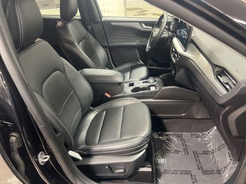 Used 2025 Ford Escape Platinum image 9