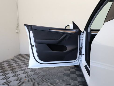 Used 2024 Tesla Model Y Long Range AWD/4WD image 16