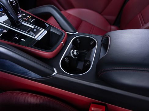 Certified 2023 Porsche Cayenne Turbo S AWD/4WD image 18