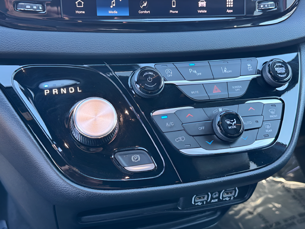 Used 2025 Chrysler Pacifica Select FWD image 19