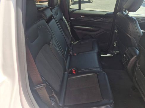 Used 2023 Jeep Grand Cherokee Altitude AWD/4WD image 9