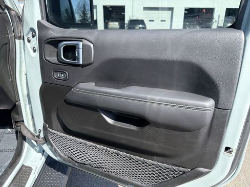 Used 2023 Jeep Wrangler Unlimited Sahara w/ Cold Weather Group image 15