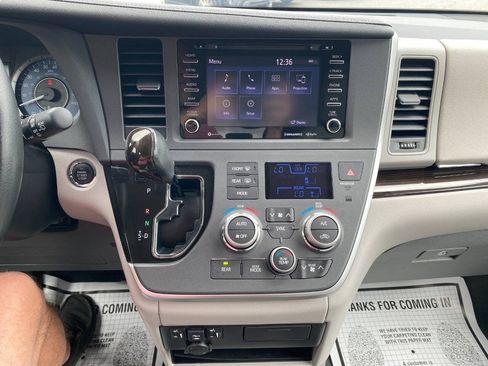 Used 2020 Toyota Sienna XLE FWD image 14