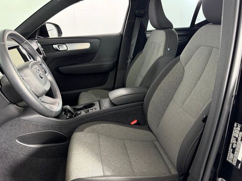 Used 2025 Volvo XC40 B5 Core AWD/4WD image 21