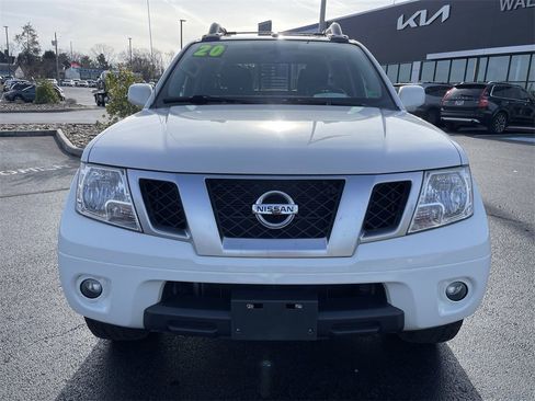 Used 2020 Nissan Frontier PRO-4X image 2