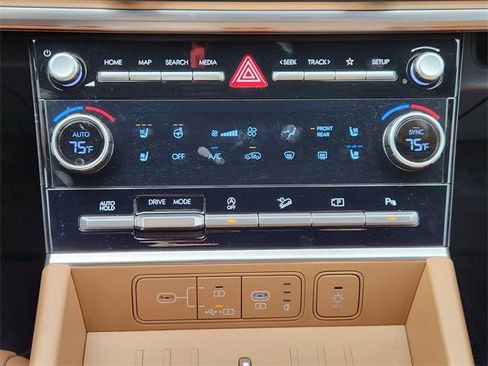 Certified 2025 Hyundai Santa Fe Limited image 14