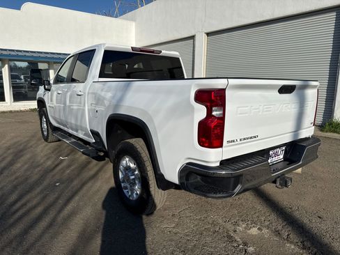 Used 2024 Chevrolet Silverado 2500 LT image 3