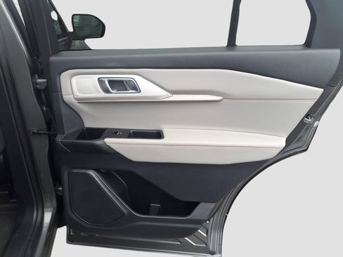 Used 2025 Ford Explorer Active w/ Active Comfort Package image 12