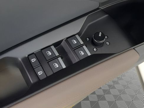 Used 2024 Audi Q4 e-tron Premium Plus image 15