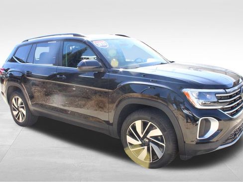 Used 2025 Volkswagen Atlas SE image 18