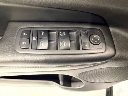 Used 2017 Jeep Grand Cherokee Laredo AWD/4WD image 18
