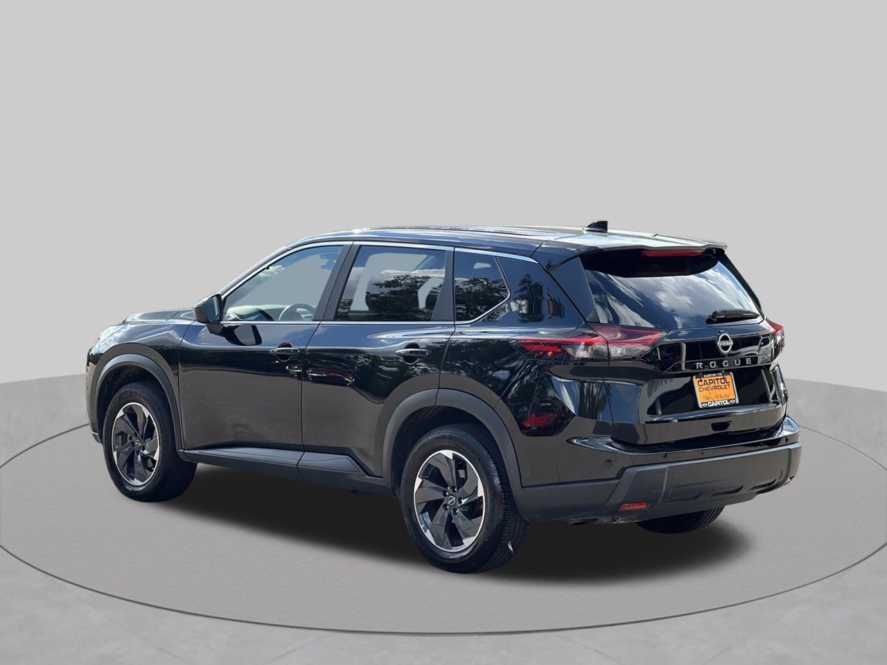 Used 2025 Nissan Rogue SV FWD image 3