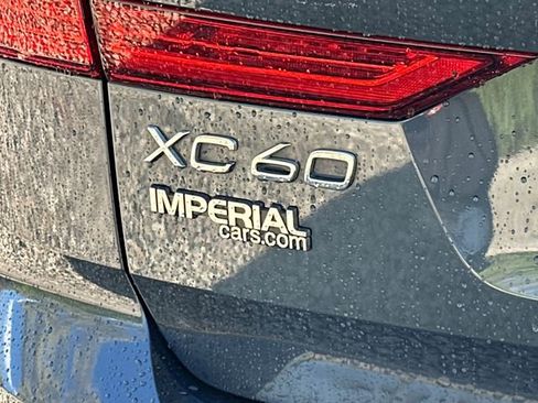 Used 2018 Volvo XC60 T5 Momentum w/ Advanced Package AWD/4WD image 14