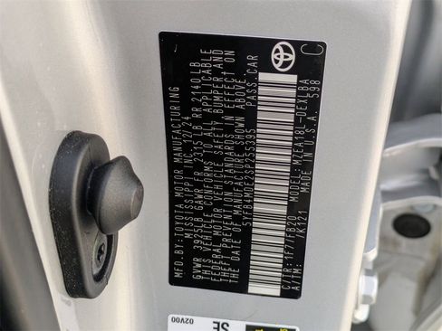 Used 2025 Toyota Corolla LE image 32