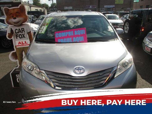 Used 2014 Toyota Sienna XLE image 4