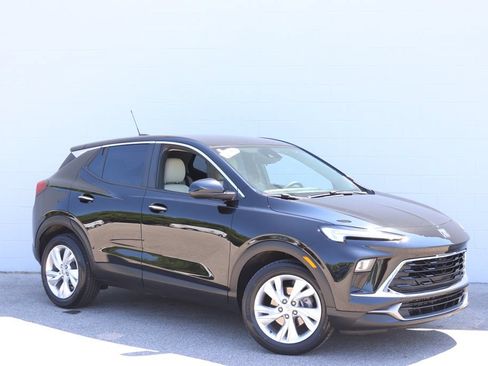 Used 2024 Buick Encore GX Preferred w/ Comfort Package FWD image 1