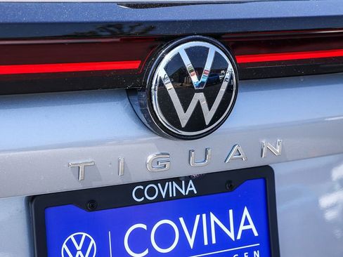 New 2025 Volkswagen Tiguan SE image 9