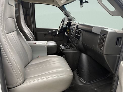 Used 2019 Chevrolet Express 3500 w/ Driver Convenience Package image 24