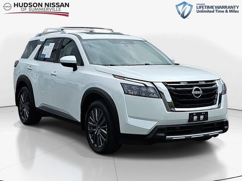 Used 2025 Nissan Pathfinder SL w/ SL Premium Package AWD/4WD image 1