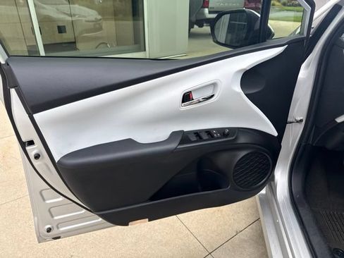 Used 2022 Toyota Prius XLE FWD image 13