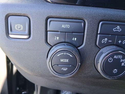 Used 2025 Chevrolet Silverado 1500 LT image 17