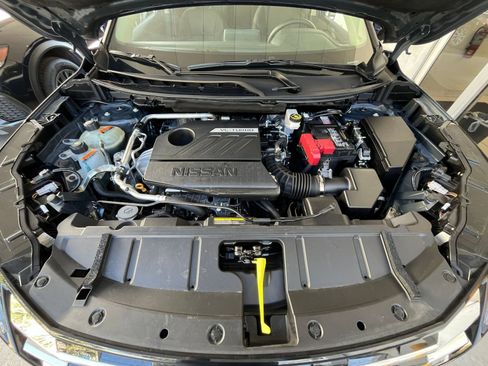 Used 2025 Nissan Rogue SV image 34