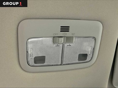 Used 2018 Toyota Corolla LE image 34