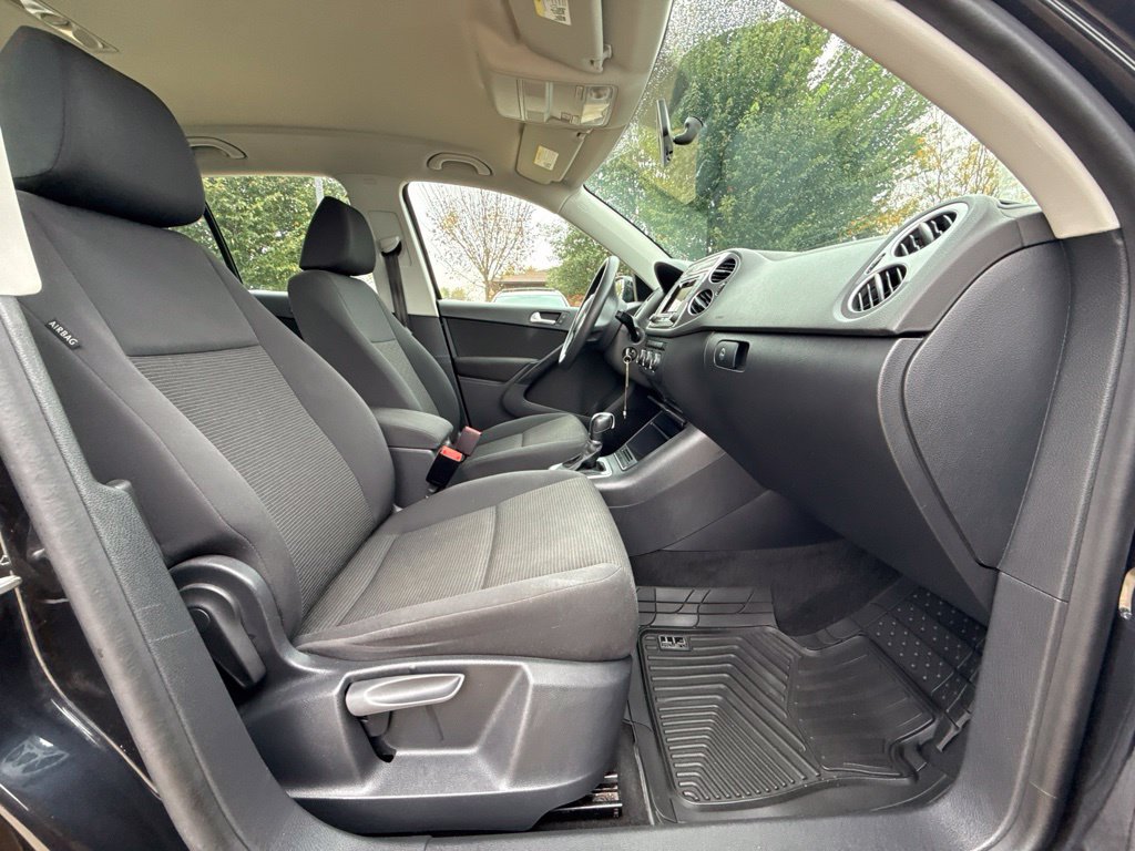Used 2017 Volkswagen Tiguan S FWD image 14