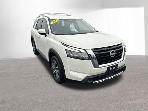 Certified 2023 Nissan Pathfinder SL image 3