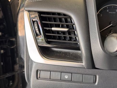 Used 2023 Nissan Rogue SV FWD image 27