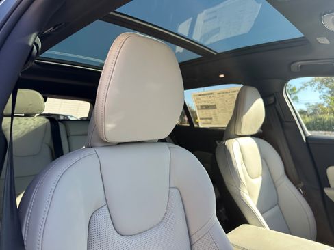 Used 2026 Volvo V60 B5 Cross Country Ultra w/ Protection Package Premier image 9