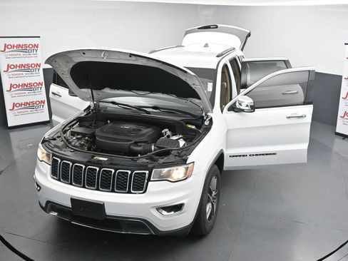 Used 2017 Jeep Grand Cherokee Limited AWD/4WD image 40