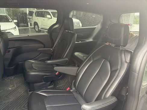 Used 2025 Chrysler Pacifica Select FWD image 6