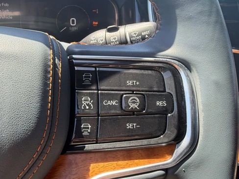 Used 2022 Jeep Grand Wagoneer Series III w/ Flexible Seating Group AWD/4WD image 27