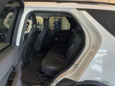 Used 2017 Land Rover Discovery HSE AWD/4WD image 10